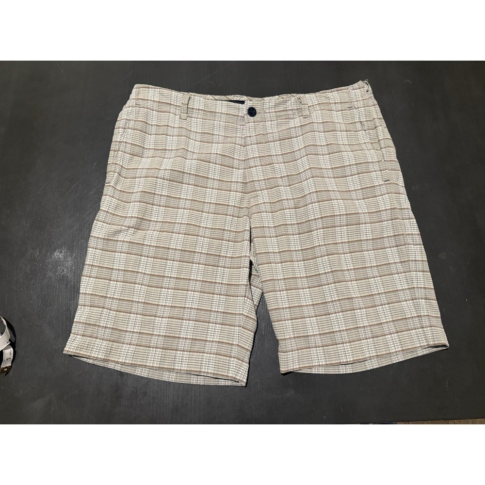 Tommy Bahama Men's Seersucker Plaid Chino Shorts Zip Pockets Nylon